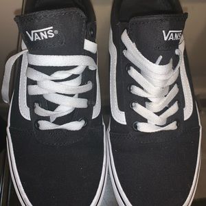 WOMEN'S VANS WARD SKATE SHOES SZ 9
